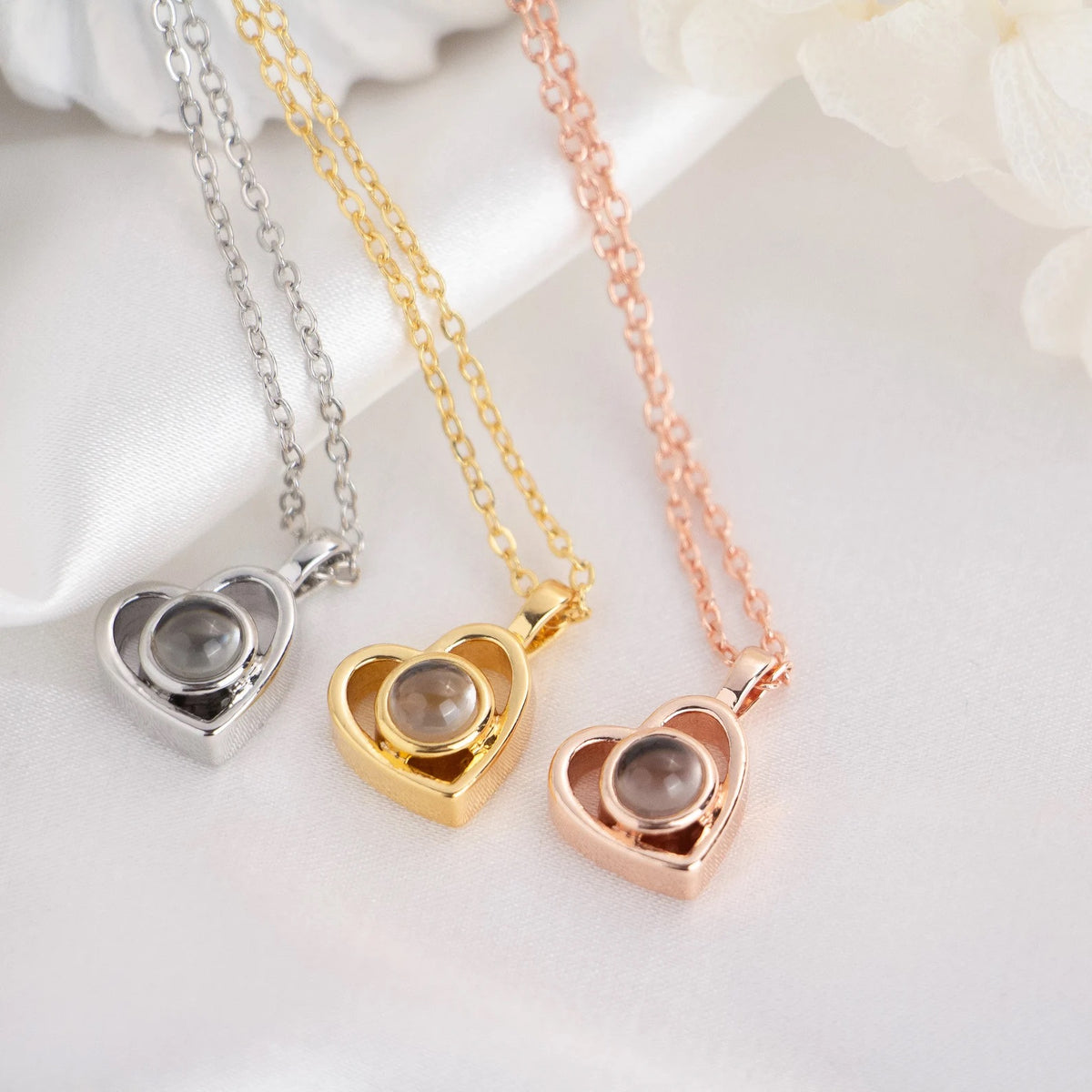 Heart-Shaped Projection Photo Necklace